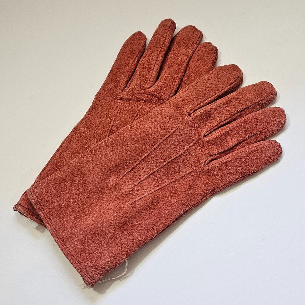Aris Women's Gloves Faux Suede Coral Apricot Acrylic Tight Knit Lined Med NWOT